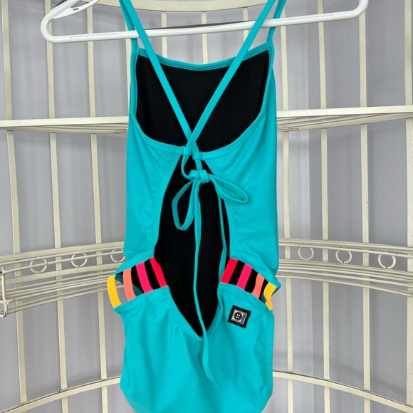 New JOLYN Gavin Contrast One Piece In Hawaii Blue - Picture 7 of 11